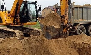 Выкопать яму экскаватором в Щекино от 927 руб. - 2Землекопа-Кно